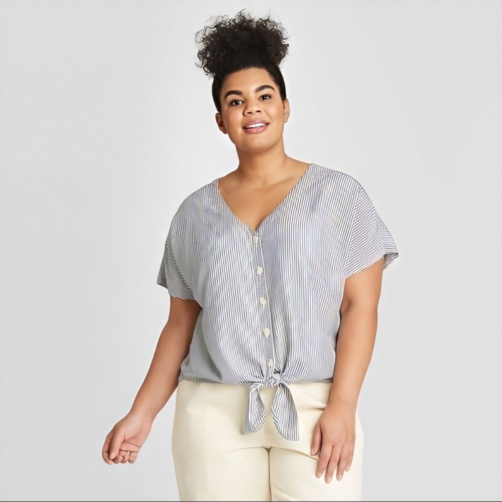 FREE with any one purchase Universal Thread v-neck button down blouse (S) - Picture 3 of 13